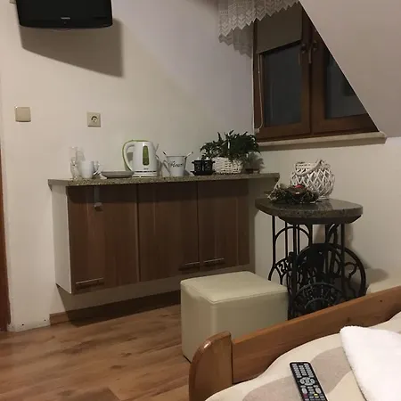 Indywidualne Gosciniec Pod Czeremcha Malgorzata Szczepanek Bed & Breakfast Stronie Slaskie